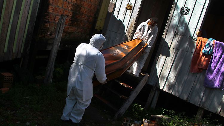 Fast täglich müssen erneut mehr als 100 Corona-Tote in Manaus bestattet werden.