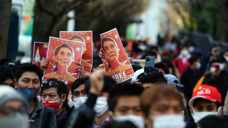 Die pro-demokratische Bewegung in Thailand inspiriert Protestierende in Myanmar. 