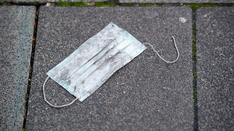 In fast allen Bundesländern sind in Geschäften nur noch OP-Masken und FFP2-Masken erlaubt.