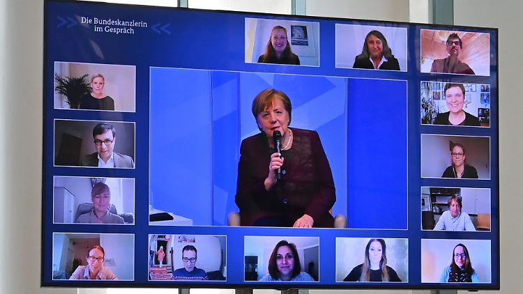 "Das geht an mir auch nicht spurlos vorüber, wenn keiner so richtig glücklich ist", sagte Merkel