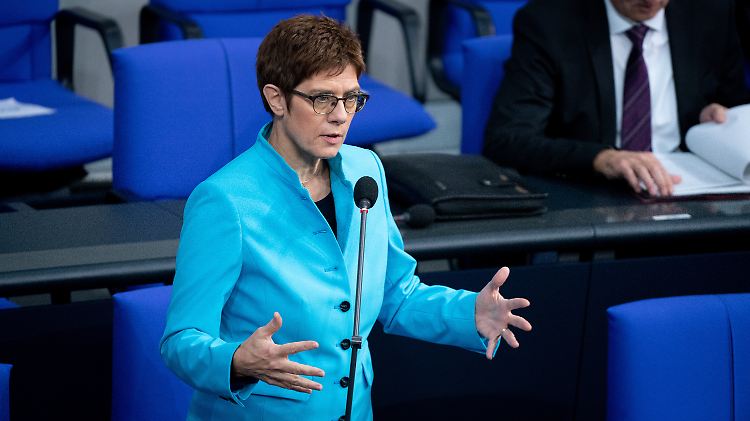 Bundespolitik in Berlin oder doch wieder Landespolitik im Saarland? Über die politische Zukunft von Annegret Kramp-Karrenbauer hatte es einige Spekulationen gegeben.