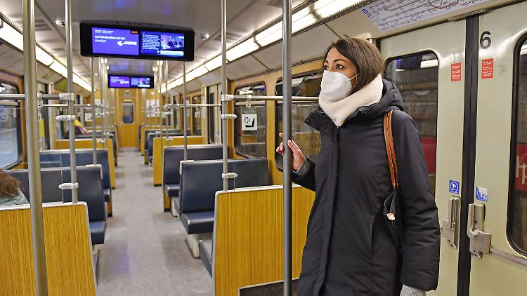 Gähnende Leere in der Bahn - viele steigen in der Pandemie auf das Auto um.
