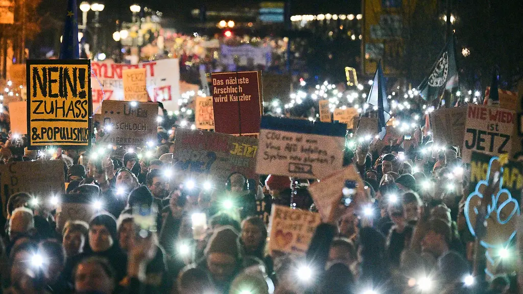 Es-gab-Buhrufe-fuer-den-Unionskanzlerkandidaten-Friedrich-Merz
