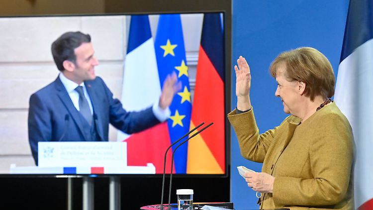 Macron steht Kanzlerin Merkel deutlich näher als ihren potenziellen Nachfolgern wie Armin Laschet.