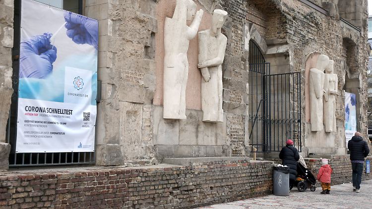 Eine der vielen Corona-Schnelltest-Stationen in Deutschland: die Kaiser-Wilhelm-Gedächtniskirche in Berlin.