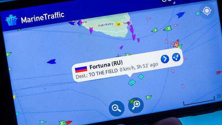 Das russische Verlegeschiff "Fortuna" ist vor der dänischen Insel Bornholm unterwegs.