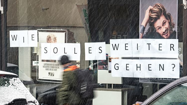 Wie soll es weitergehen, fragen sich die Inhaber eines Friseursalons in Bad Homburg. Am kommenden Mittwoch wollen die Ministerpräsidenten und die Kanzlerin darüber beraten.   