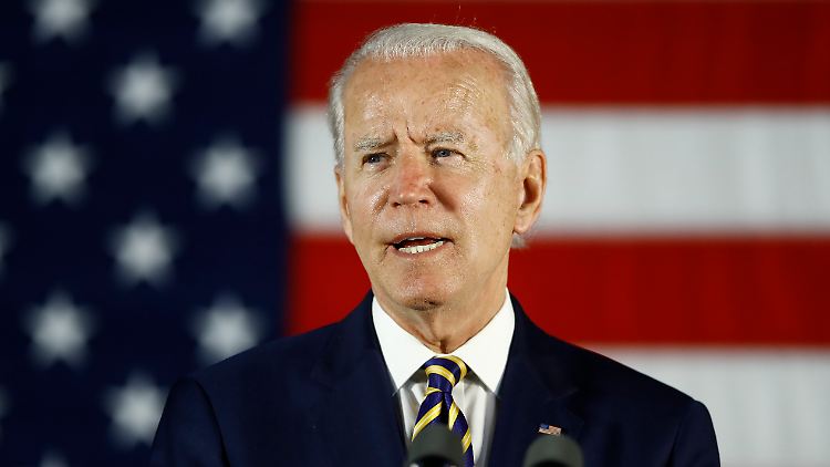 "Er hat - und das meine ich nicht als Kritik, es ist einfach die Realität - keinen Funken Demokratie in sich", sagte Biden über Chinas Präsidenten Xi Jinping.