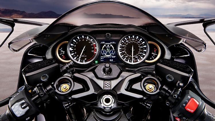 Das Cockpit der Suzuki Hayabusa, eine Mischung aus analoger Vergangenheit und digitaler Moderne.
