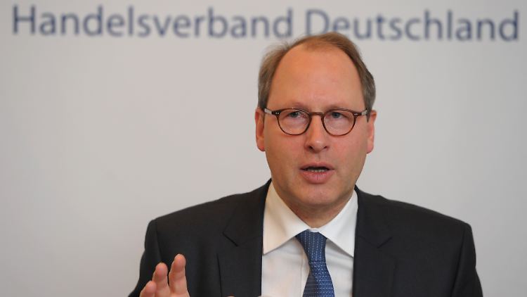 "Einen Lockdown bis Ostern werden viele Geschäfte nicht überleben.", meint Stafan Genth, Hauptgeschäftsführer des Handelsverbands HDE.
