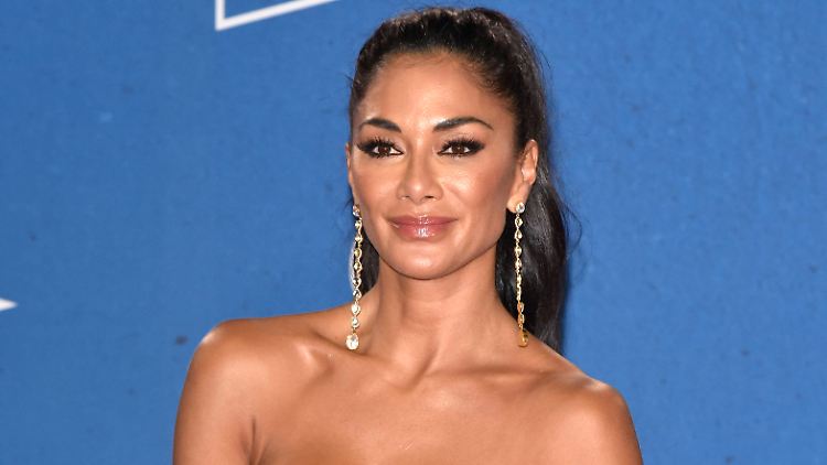Ihr Freund spielt Rugby, sie guckt den Super Bowl: Nicole Scherzinger.