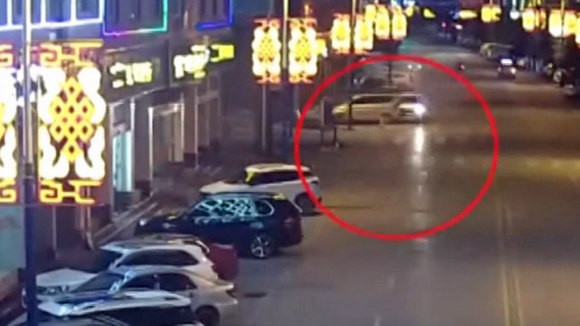 China Autofahrer rammt acht Autos.JPG