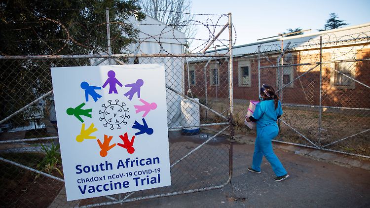 Weil die Wirksamkeit gegen die in Südafrika verbreitete Coronavirus-Mutation zu gering ist, verabreicht das Land den Impfstoff von Astrazeneca nicht mehr. An neuen Wirkstoffen wird bereits gearbeitet.