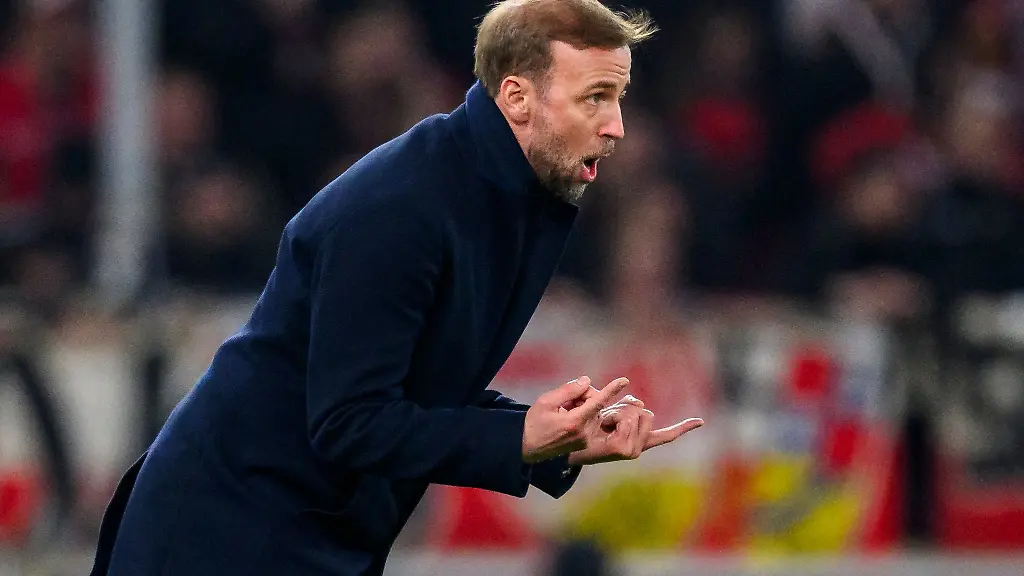 Trainer-Sebastian-Hoeness-empfaengt-mit-dem-VfB-am-Samstag-Borussia-Moenchengladbach