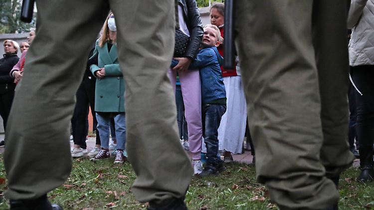 Amnesty International berichtet von Schikanen, Drohungen und Verfolgung von Kindern in Belarus.