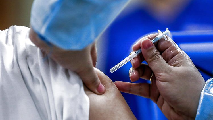 Covid-19-Impfung auf den Philippinen - mit dem Dengue-Impfstoff hat das Land allerdings schlechte Erfahrungen gemacht.