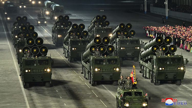 Zur Amtseinführung Bidens präsentierte Nordkorea einen teil seiner Waffensysteme und veröffentlichte dazu dieses Bild.
