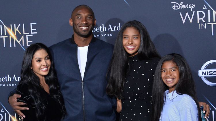 Vanessa (l.) und Kobe Bryant mit ihren Töchtern Natalia and Gianna (r.). Kobe Bryant und Gianna kamen am 26. Januar 2020 nahe Los Angeles ums Leben. 