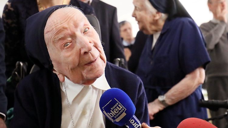 Keine Angst vor dem Tod, aber er kommt nicht: Schwester André in einem Altersheim in Toulon.