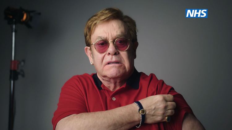 Im Videoclip befindet sich Elton John in einer Casting-Situation, ebenso wie Michael Caine - der die Rolle bekommt.