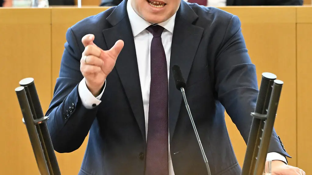 Thueringens-Ministerpraesident-und-CDU-Landesparteichef-Mario-Voigt-verteidigt-das-Vorgehen-der-Union-im-Bundestag