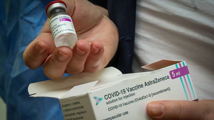 Es gebe keine Hinweise darauf, dass der Impfstoff gegen schwere Verläufe von Covid-19 nicht schütze. 