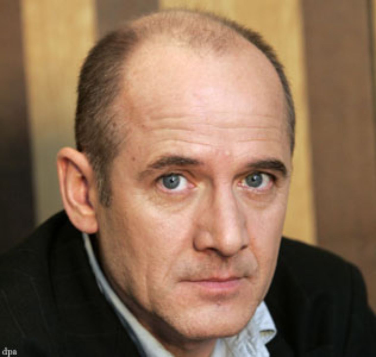 Die Theater- und Filmwelt hat einen Ausnahmeschauspieler verloren: Ulrich Mühe ist an Magenkrebs gestorben.