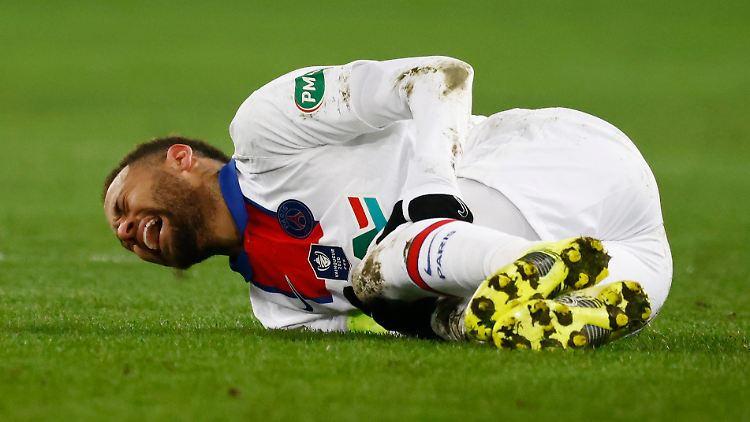 Neymars Blessur aus dem Pokalspiel war nicht nur schmerzhaft, sondern ist nun auch folgenschwer.