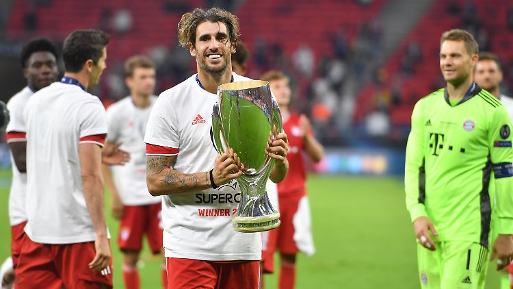 Beim europäischen Supercup zu Saisonbeginn köpfte Martínez die Münchner zum Titel.