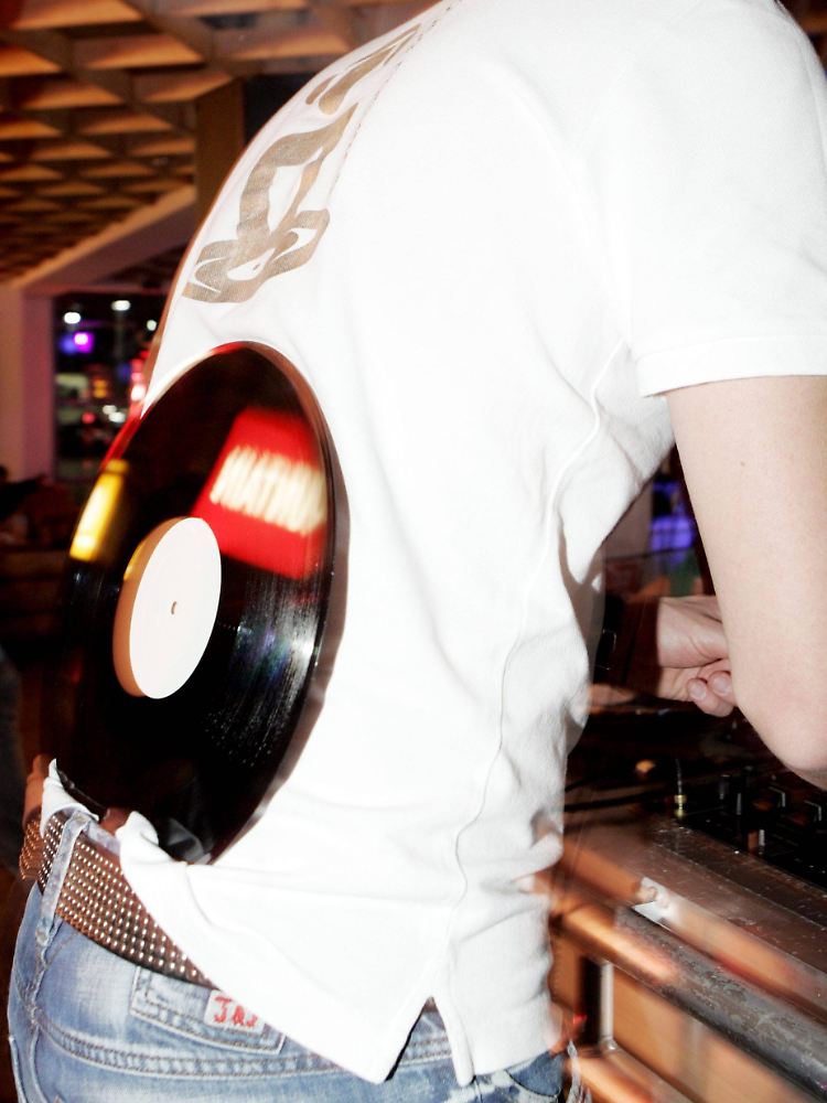 Ein Ass im Ärmel oder 'ne Platte im Hosenbund - ein DJ muss immer vorbereitet sein.