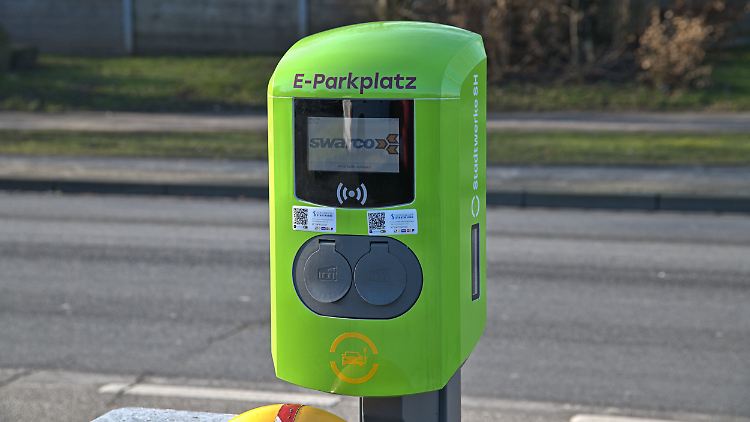 Immer mehr Elektroautos fahren in Deutschland und bekommen nicht immer nachvollziehbare Vergünstigungen.