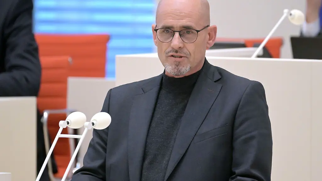 Der-Brandenburger-BSW-Landtagsfraktionschef-Niels-Olaf-Lueders-nennt-die-Schwerpunkte-fuer-dieses-Jahr