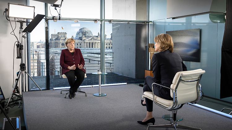 Trotz des Vergleichs mit der viel schnelleren Impfgeschwindigkeit in Großbritannien bleibt die Kanzlerin dabei, dass Deutschland nicht zu knauserig war in Sachen Impfstoff.