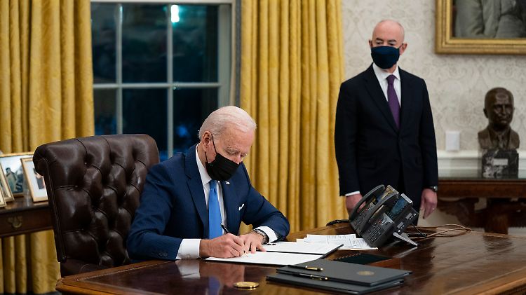 Der neue US-Heimatschutzminister Mayorkas arbeitet mit Präsident Biden an einer Reform des Einwanderungsrechts.