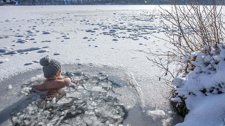 Den Kopf beim Eisbaden warmzuhalten, ist überaus wichtig.