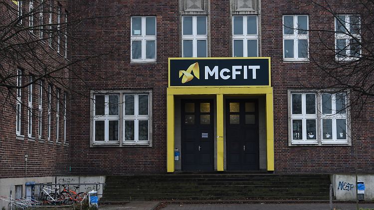 Diese Türen bleiben zwar zu. Trotzdem ist das Training an ausgewählten Standorten nun wieder möglich.