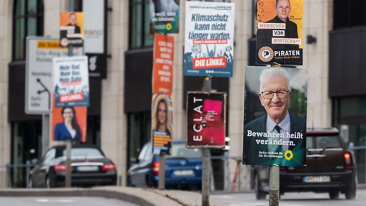 Wahlplakate hängen in Stuttgart.