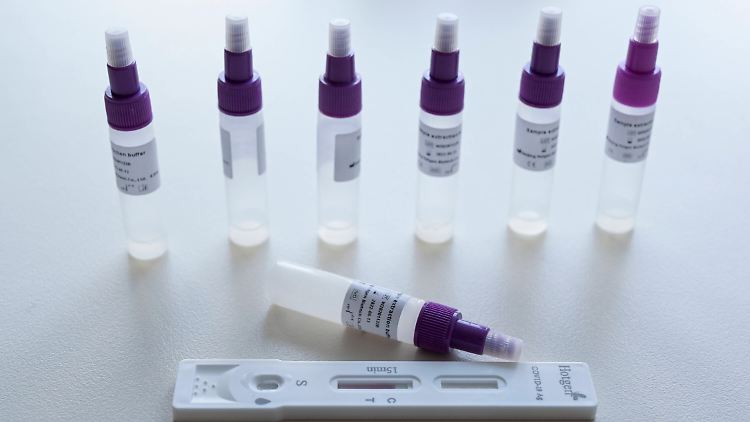 Bei den Selbsttests sind verschiedene Produkte im Gespräch, beispielsweise Gurgel- und Spucktests. 