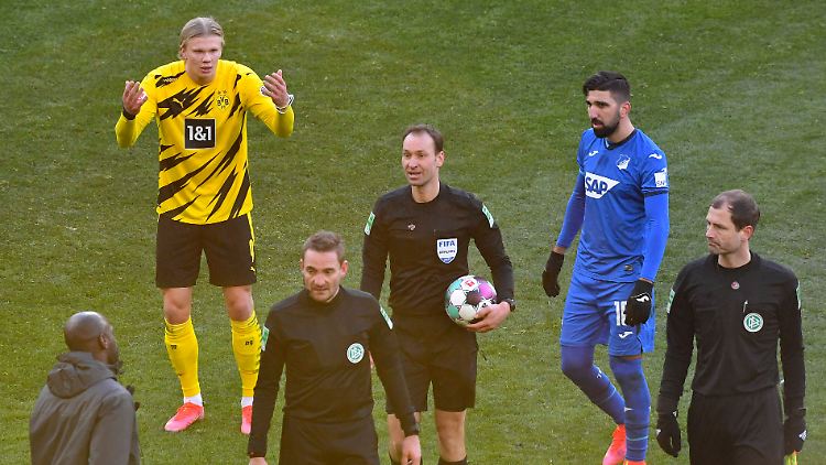 Erling Haalands 2:2 wurde zunächst vom VAR zurückgenommen, später rettete der Norweger den BVB trotzdem.