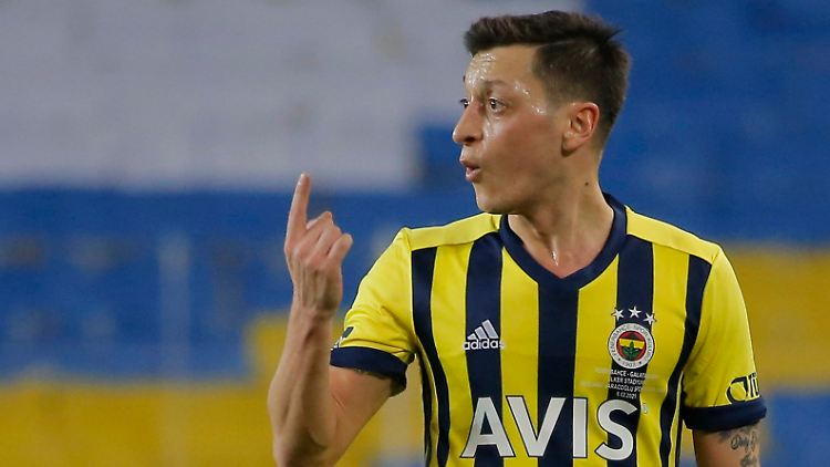 Erstes Spiel in der Startelf, Sprung auf Platz eins für Mesut Özil.