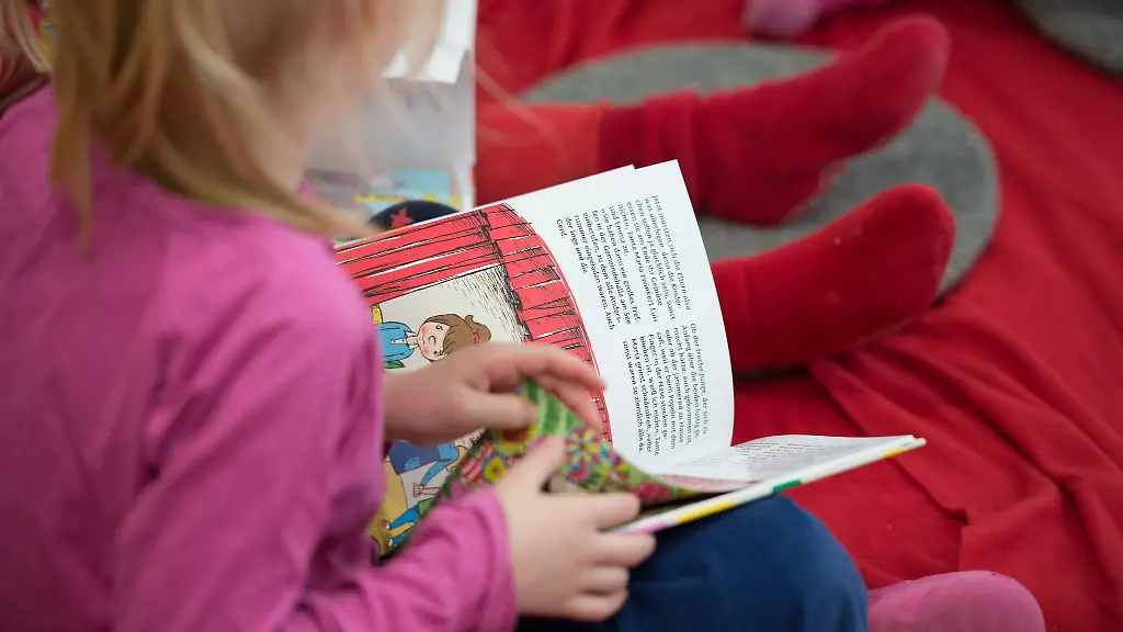 Die-Zeit-Stiftung-Bucerius-unterstuetzt-ueber-das-Programm-Weichenstellung-fuer-den-Schulstart-Kinder-beim-Wechsel-von-der-Kita-in-die-Schule-Konkret-geht-es-dabei-um-Sprachfoerderung