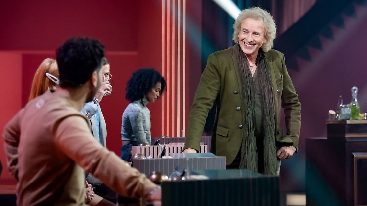 Moderator Gottschalk in "Wer stiehlt mir die Show?" mit Elyas M'Barek (vorn) und Wildcard-Gewinnerin Lily.