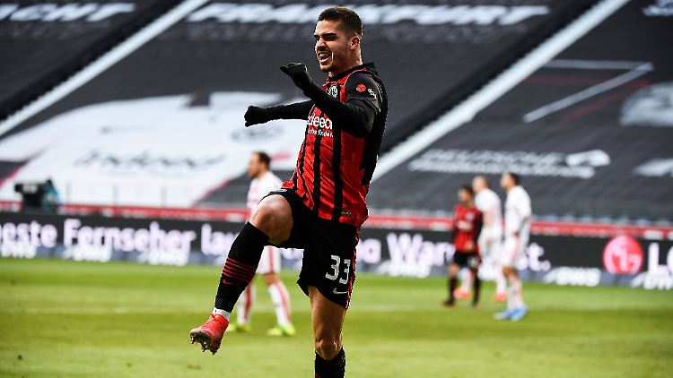 André Silva bejubelt den Eintracht-Treffer zum 1:0 gegen den FC Köln.