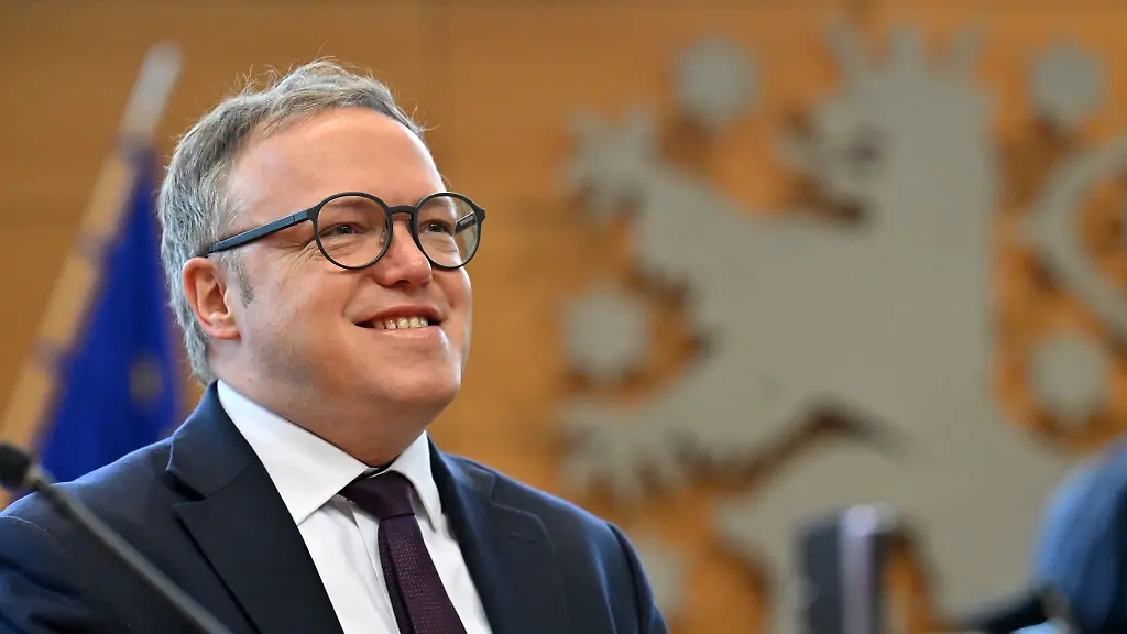 Mario-Voigt-ist-Regierungschef-der-bundesweit-ersten-Brombeer-Koalition