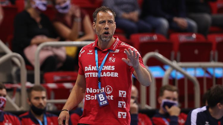 Maik Machulla muss seine Mannschaft durch eine arg anstrengende Saison führen.