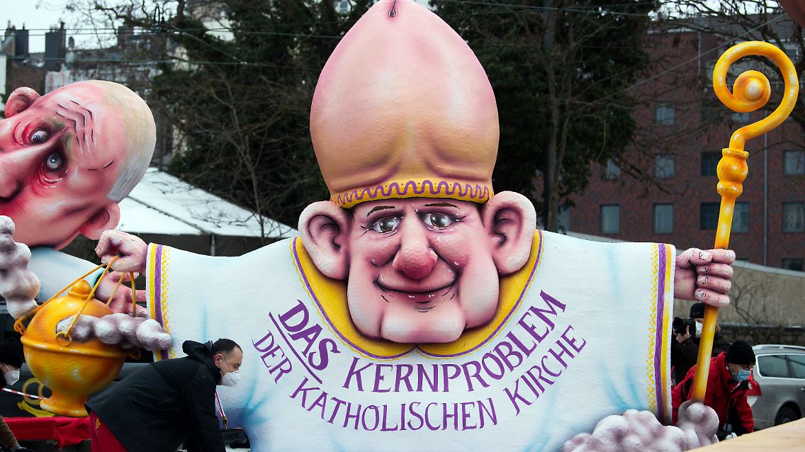 Provokant: Ein Priester, der die Eichel eines männlichen Glieds als Hut trägt. Dieses Werk bezeichnete Tilly als seinen "Lieblingswagen".