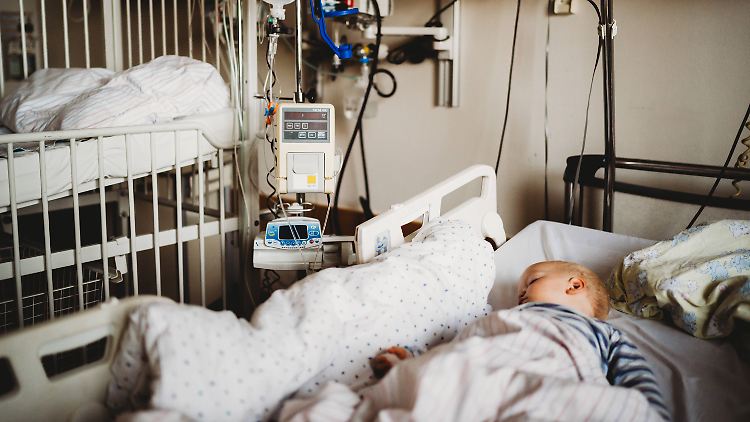 Rund 50 der zum Teil sehr jungen Patienten benötigten eine Lebertransplantation, mindestens 22 starben.