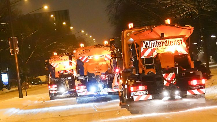 Wie hier in Hamburg hatten die Räumdienste viel zu tun.