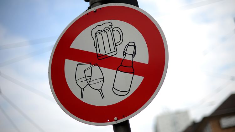 Am ehesten wollen die Menschen in diesem Jahr auf Alkohol verzichten.