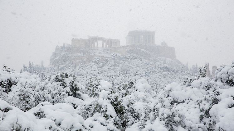 Starker Schneefall in Athen: Die Akropolis ist kaum noch zu sehen.